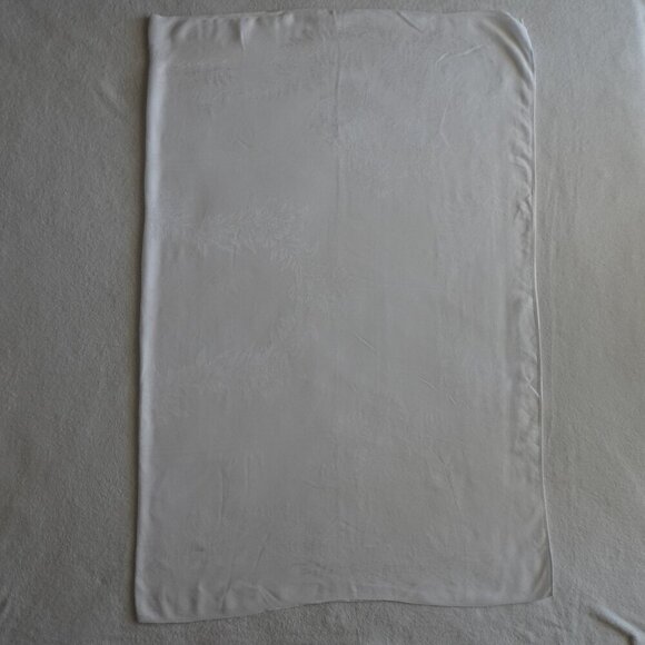 White Damask Linen Hemmed Selvage Tablecloth 68”x 50” Floral Vintage Rectangle - Picture 1 of 6
